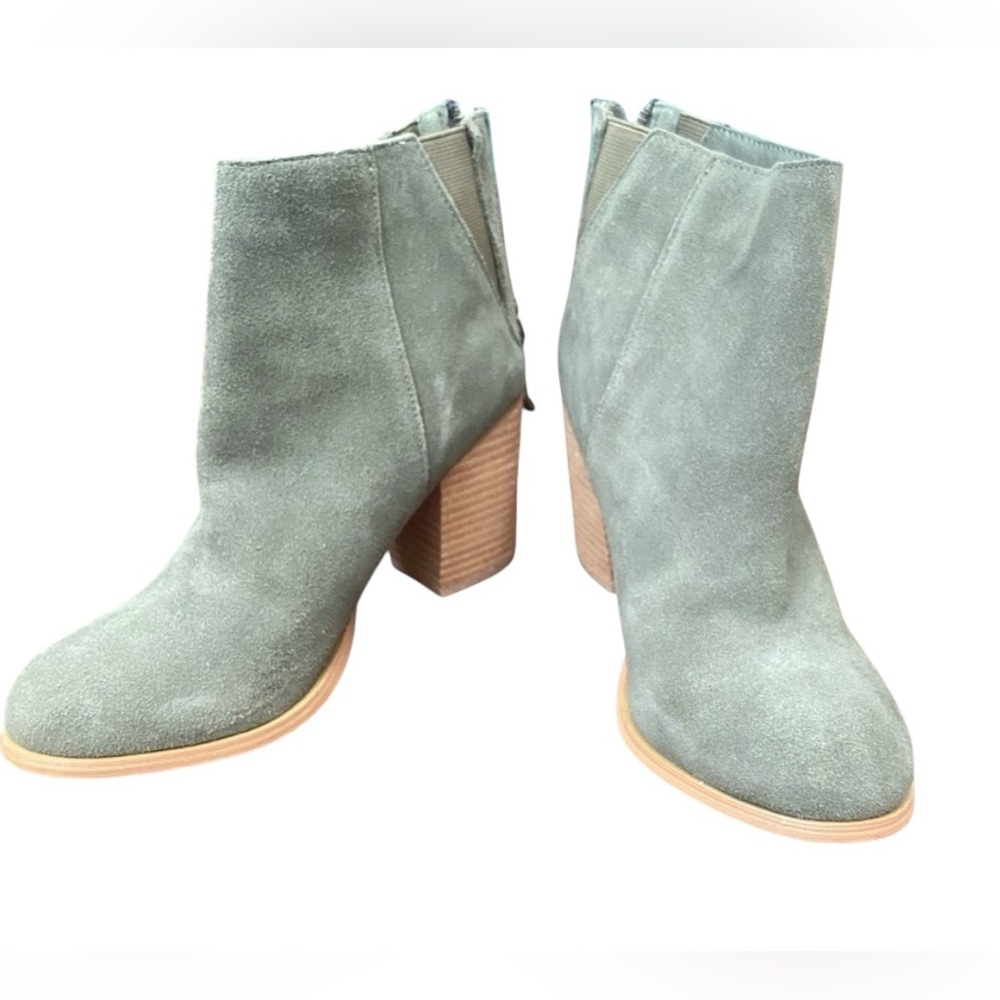 brand new urban outfitters short suede boots in moss - Picture 2 of 4